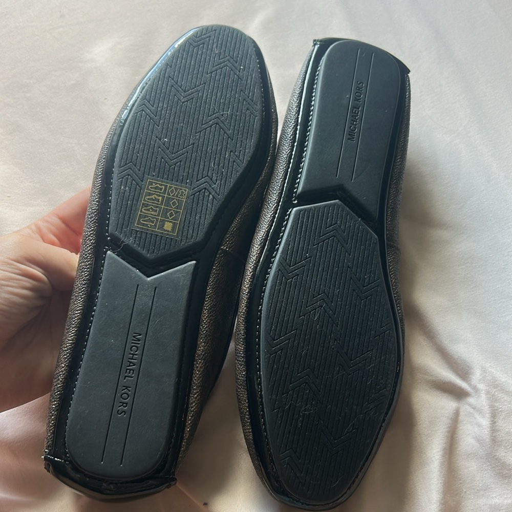Micheal Kors Chic Shoes - Picture 4 of 6